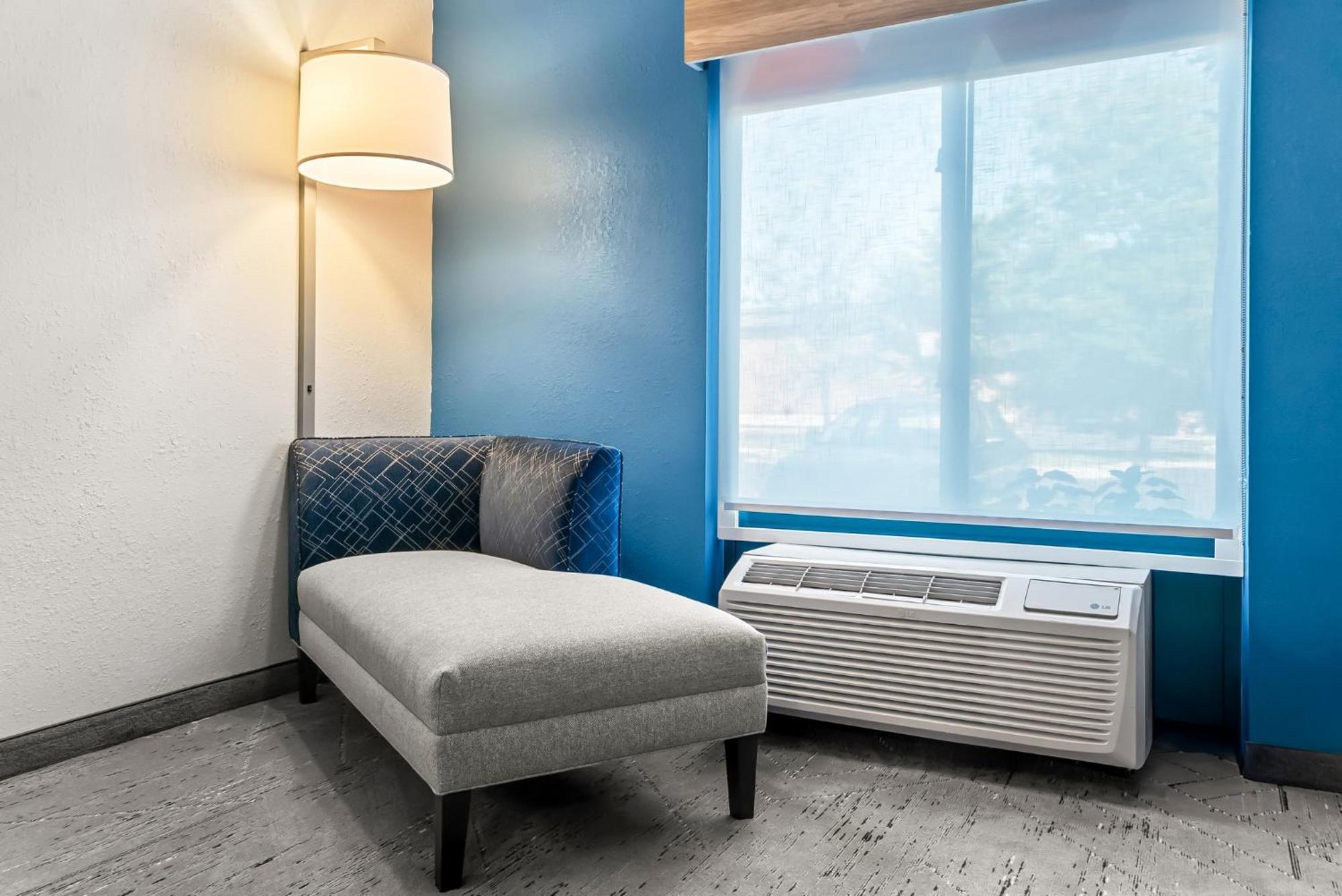 Holiday Inn Express & Suites Detroit - Novi By Ihg Eksteriør bilde